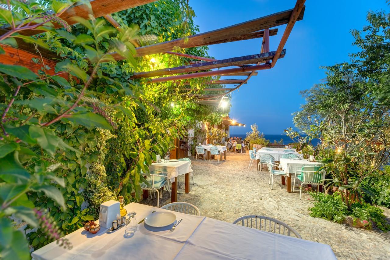 Assos Terrace Hotel エクステリア 写真